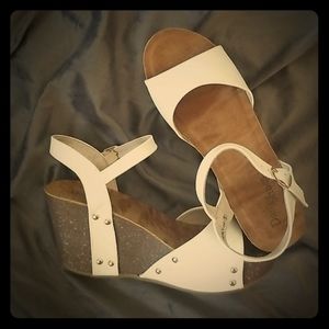 White wedges